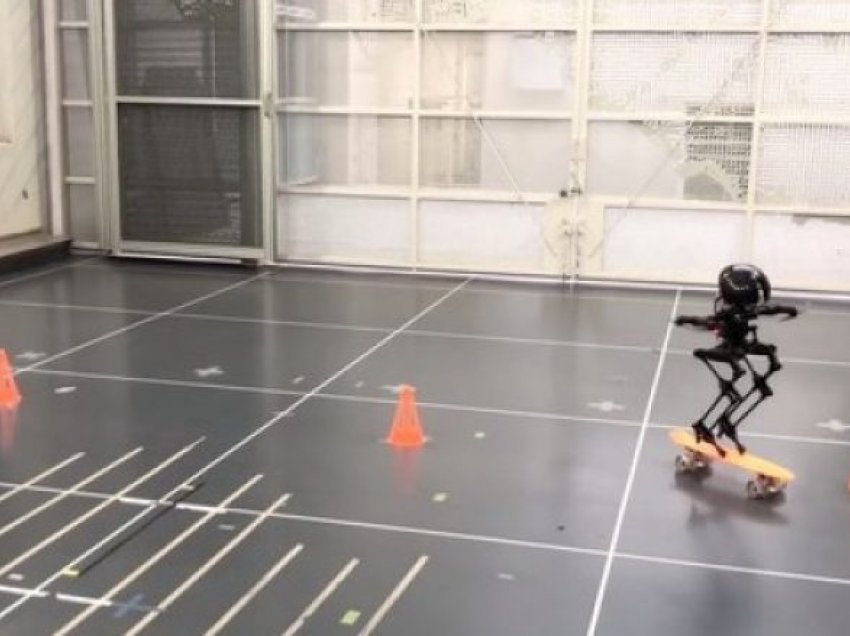 Roboti që ecë, fluturon dhe i aftë për “skateboard”