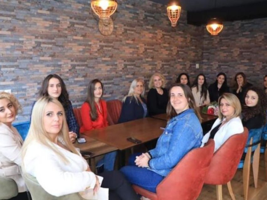 Bashkëshortja e Thaçit nis ditën me gratë kandidate për Asamble në Skenderaj