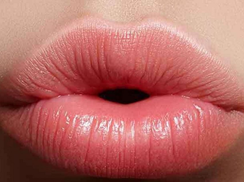 Pa qenë nevoja për botoks, 3 mënyrat më natyrale për buzë të plota dhe të tonifikuara
