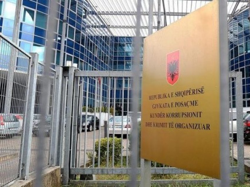 Tenderi i uniformave të policisë në Shqipëri, mbyllen hetimet për 10 zyrtarët dhe ish-zyrtarët