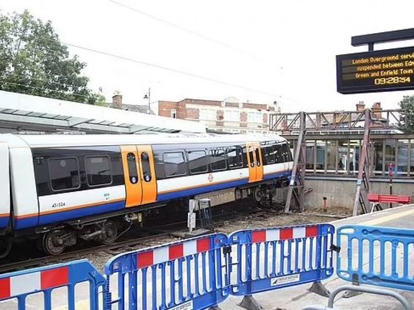 Përplaset treni me pasagjerë në Londër, dy të lënduar