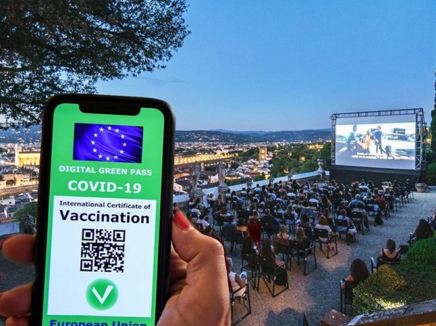 Nga 15 tetori pasaporta e vaksinimit bëhet me detyrim në Itali, ja cilat kategori preken