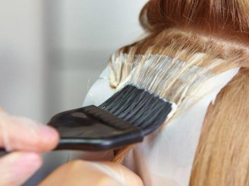 A ka vërtet një bojë bimore që nuk t’i dëmton flokët?