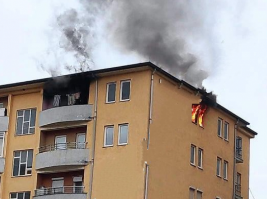 Në Fushë Kosovë zjarr në një banesë, lëndohet një femër
