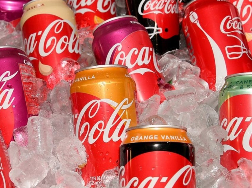 Ja se çfarë i ndodh trupit tuaj kur pini Coca Cola