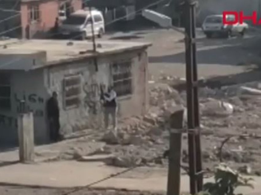Konflikt i armatosur mes dy grupeve në Adana të Turqisë, 30 të arrestuar 