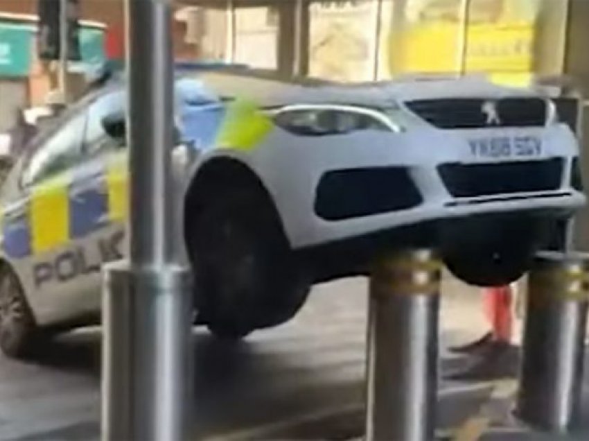 Policët në Leeds parkuan veturën në një vend të gabuar – nuk u dënuan, por e pësuan më keq 