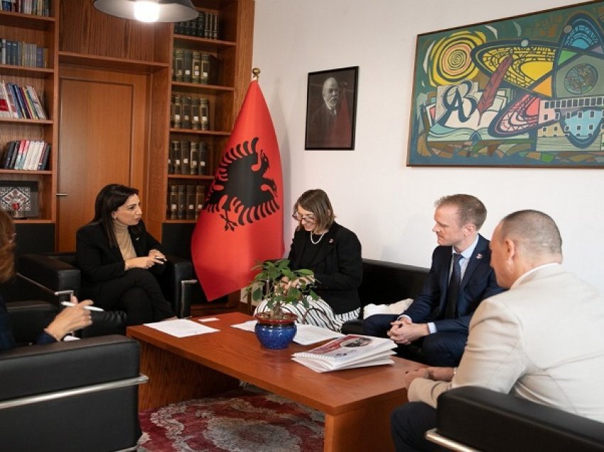 Kushi takon përfaqësues të Korpusit të Paqes për Shqipërinë dhe Malin e Zi