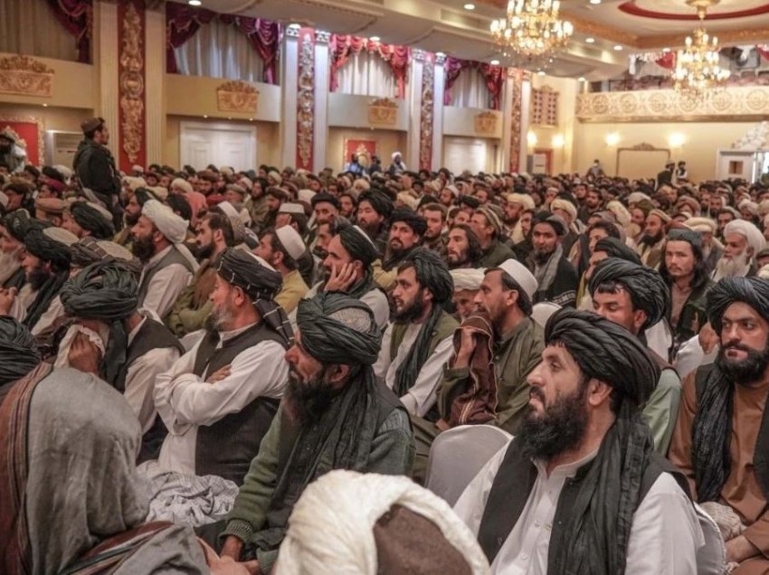 Ministri taliban lavdëron sulmuesit vetëvrasës, u premton toka familjarëve