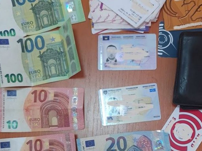 Gjen portofolin me 245 euro, prizrenasi e dorëzon në polici