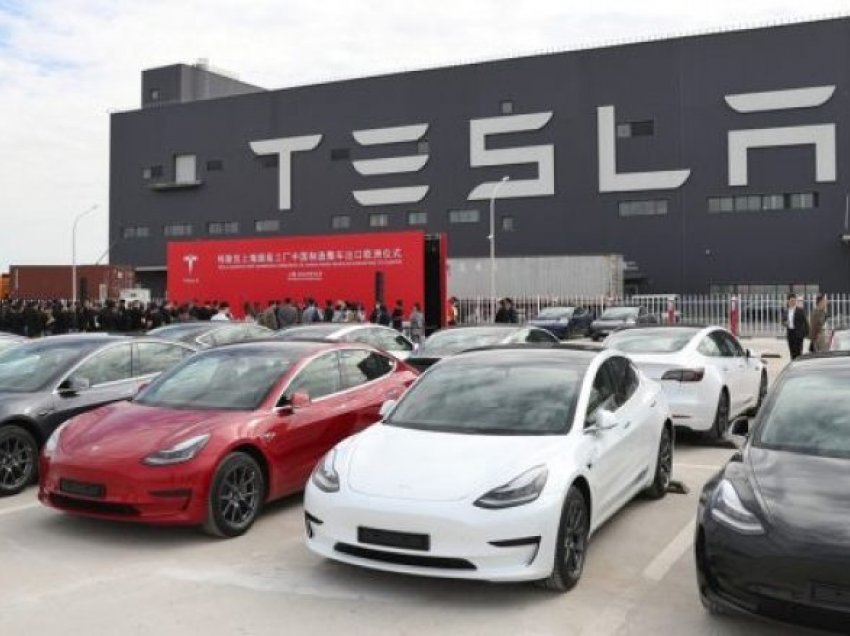 Prodhuesi amerikan i veturës Tesla me të ardhura rekorde
