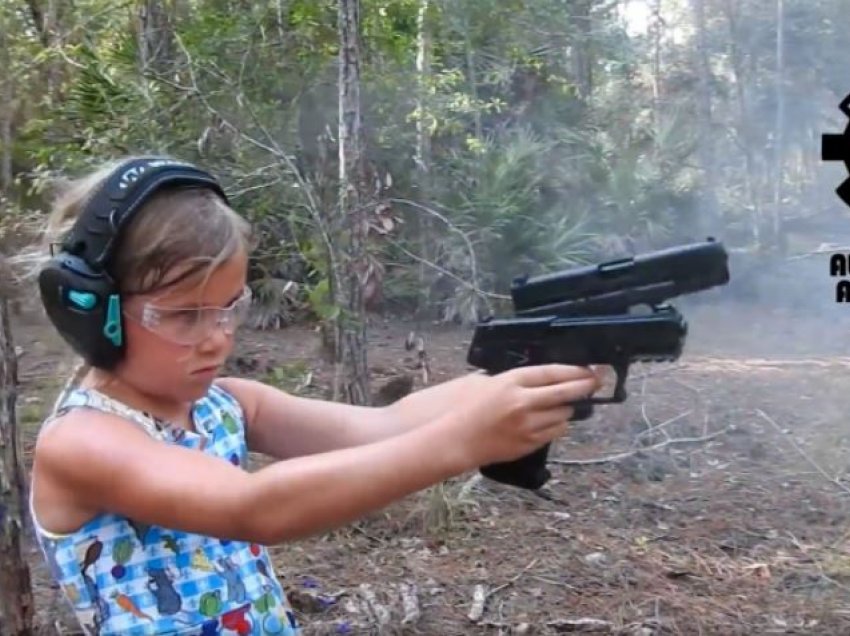 Kush është tetëvjeçarja që konsiderohet si “eksperte” e armëve