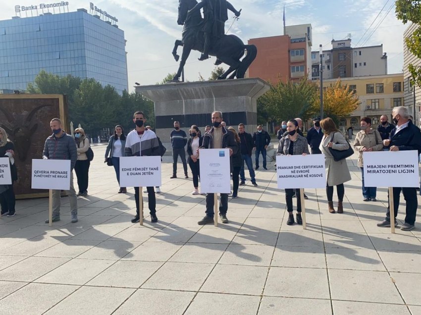 Pa paga që nga viti i kaluar, punëtorët e Lotarisë me protestë kërkojnë ndryshimin e Ligjit