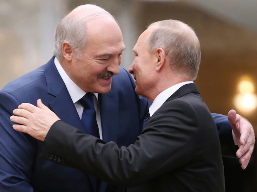 Lukashenko me refugjatët dhe mikun e tij më të mirë, dëshiron ta çojë BE-në në kolaps