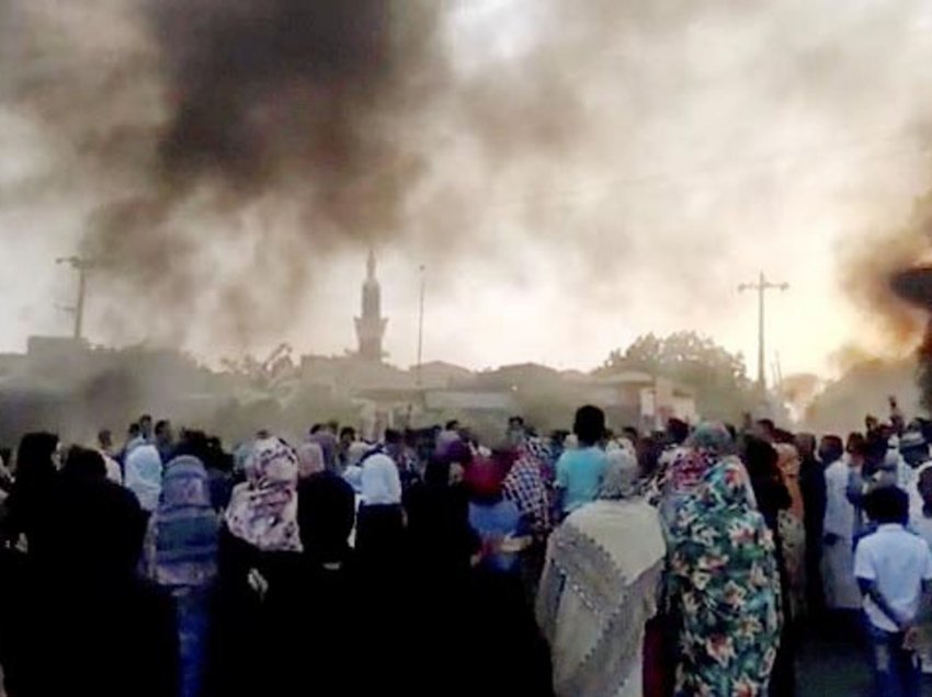 Situatë e rëndë në Sudan, shtatë protestues të vrarë dhe mbi 100 të plagosur 