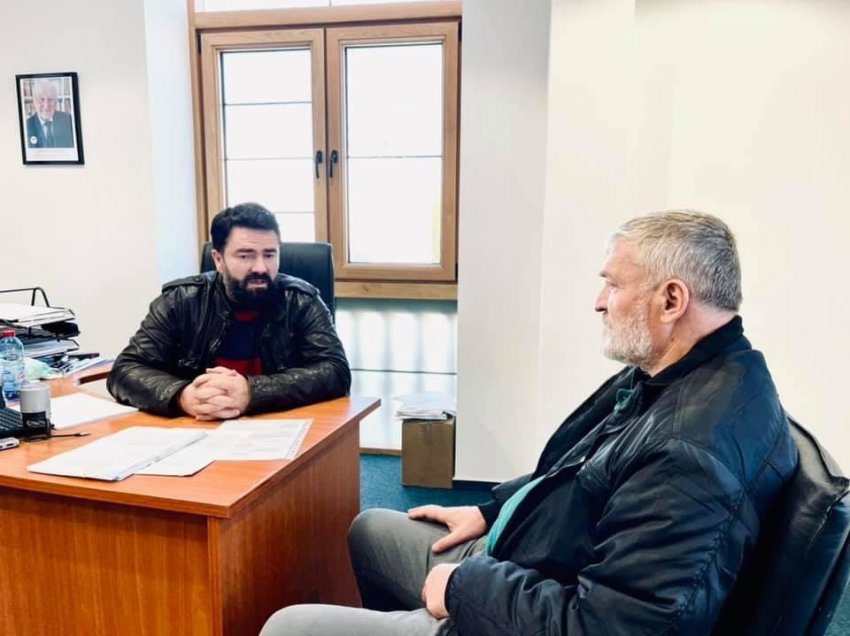 Drejtori Shkodran Tolaj priti në takim profesorin universitar Xhelil Rufati 