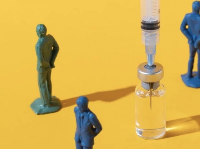 Çfarë i bën njerëzit të hezitojnë të vaksinohen? Ja çfarë thonë psikologët