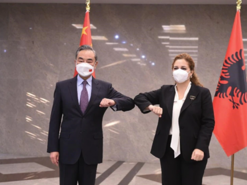 Ministrja e Jashtme shqiptare Olta Xhaçka pret homologun e saj kinez Wang Ji