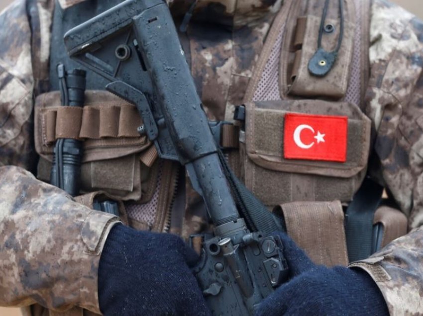 Turqia ka dëbuar mbi 8.500 të dyshuar për terrorizëm