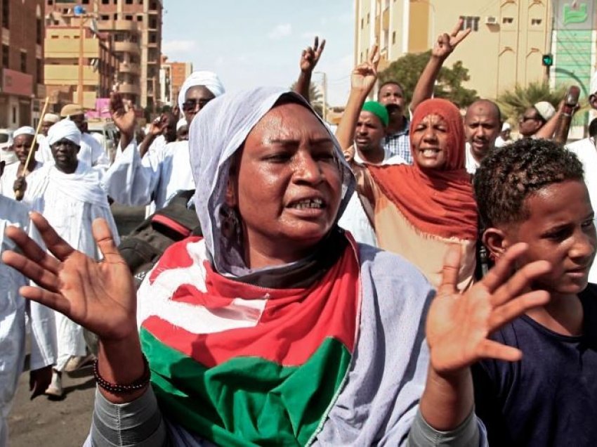 Sudan, njoftime për vrasjen e dy protestuesve nga forcat e sigurisë