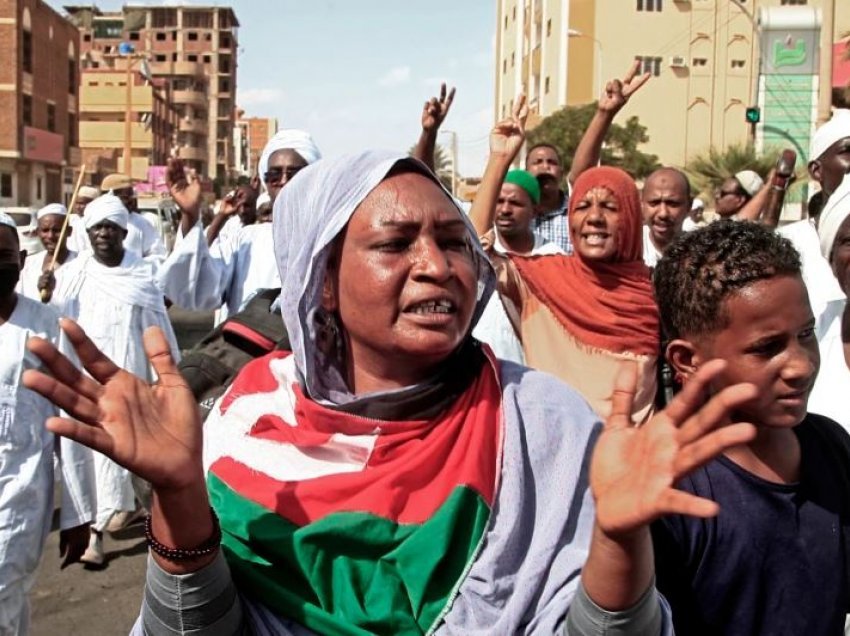 SHBA-Britani e Madhe thirrje ushtrisë së Sudanit të mos dhunojnë protestuesit paqësorë