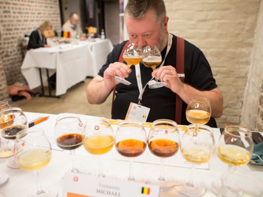 Ekspertët testojnë 1800 birra në konkursin e Belgjikës