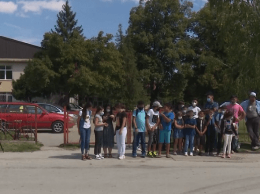 Nxënësit shqiptarë bojkotojnë mësimin në Idrizovë
