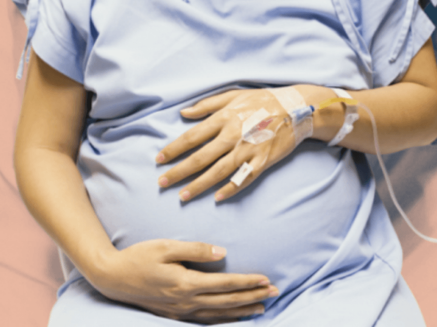 10 gra shtatzëna në Gjinekologji me Covid-19, dy të tjera janë dërguar në mjekim intensiv