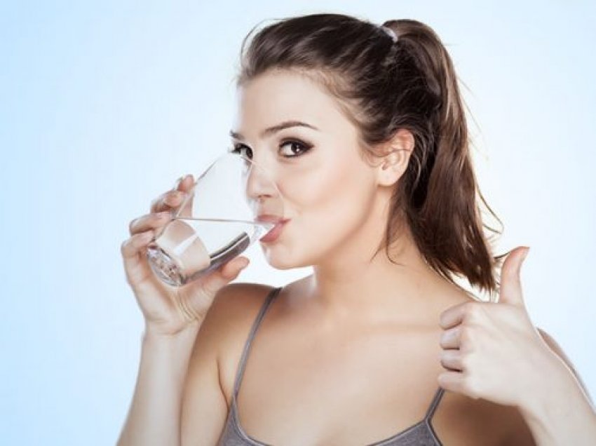 Oraret më efikase kur duhet të pini ujë për të qenë të shëndetshëm