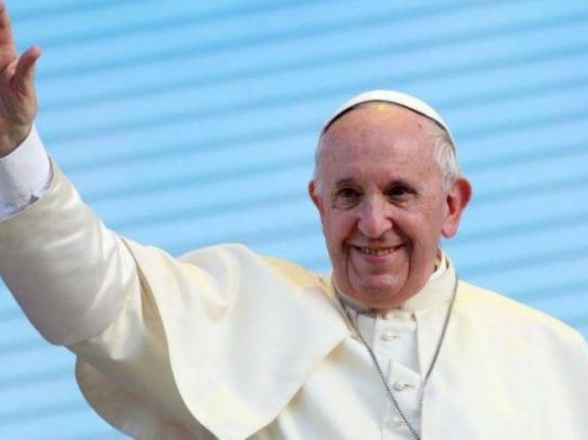 Papa u bën thirrje vendeve të mirëpresin afganët