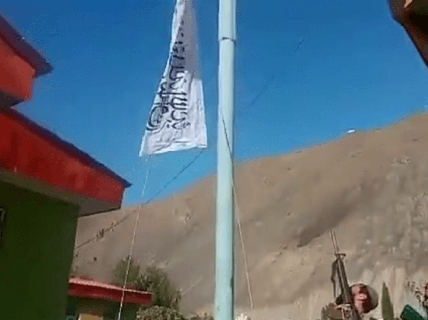 Talebanët publikojnë pamjet: Momenti kur ata thonë se ngrenë flamurin e tyre në Panjshir, ‘luginën e pamposhtur’