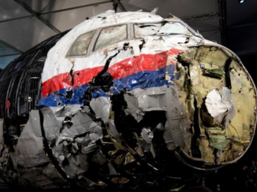 Familjarët e viktimave të aeroplanit të rrëzuar MH17 nga rebelët pro-rusë, akuzojnë Rusinë për gënjeshtër
