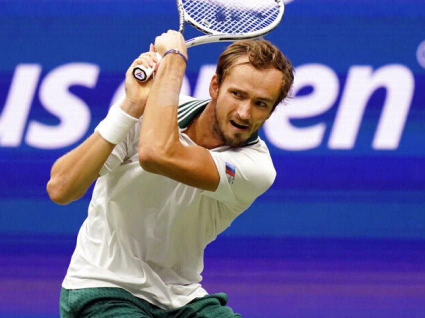 Medvedev, i pari në gjysmëfinale të “US Open”