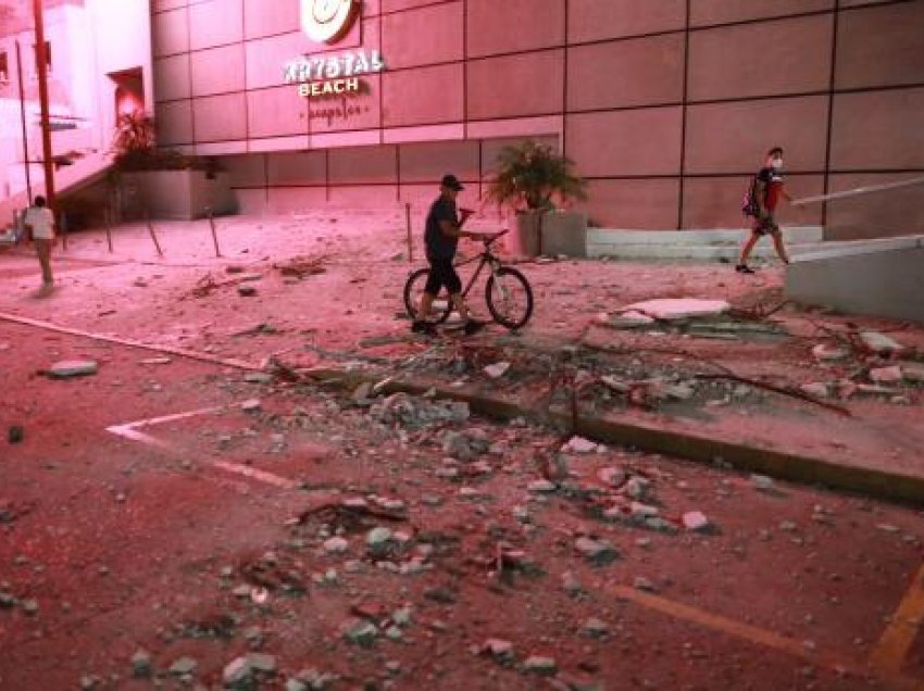 Meksikanët e tmerruar: Panë shkrepëtima misterioze të kaltra dhe të kuqe para tërmetit