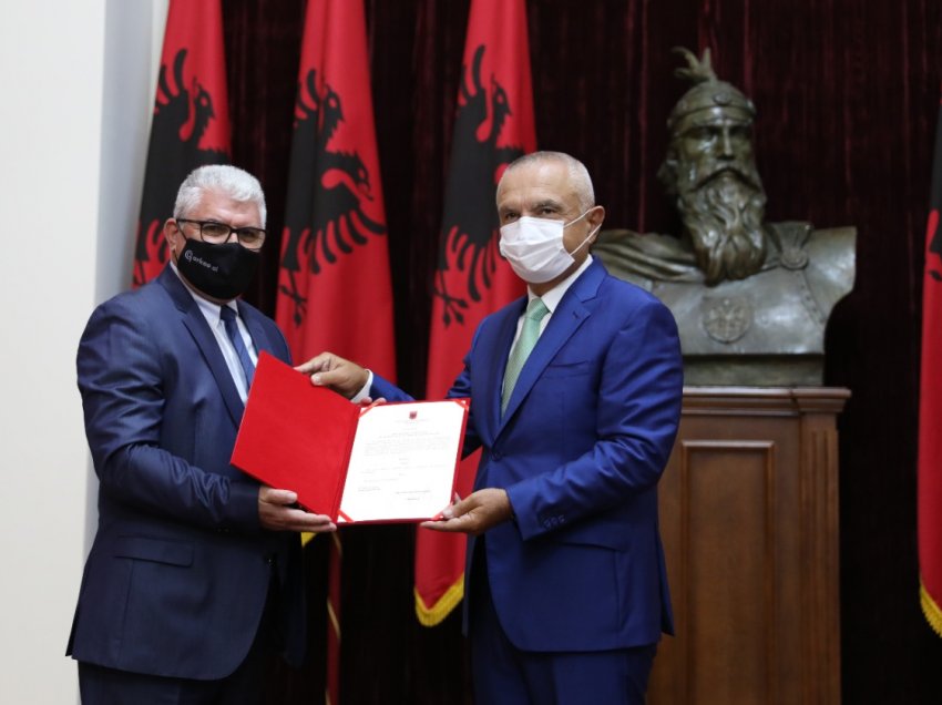 Presidenti Meta dekreton emërimin e Rektorit të Akademisë së Studimeve Albanologjike, Prof. Dr. Luan Përzhita