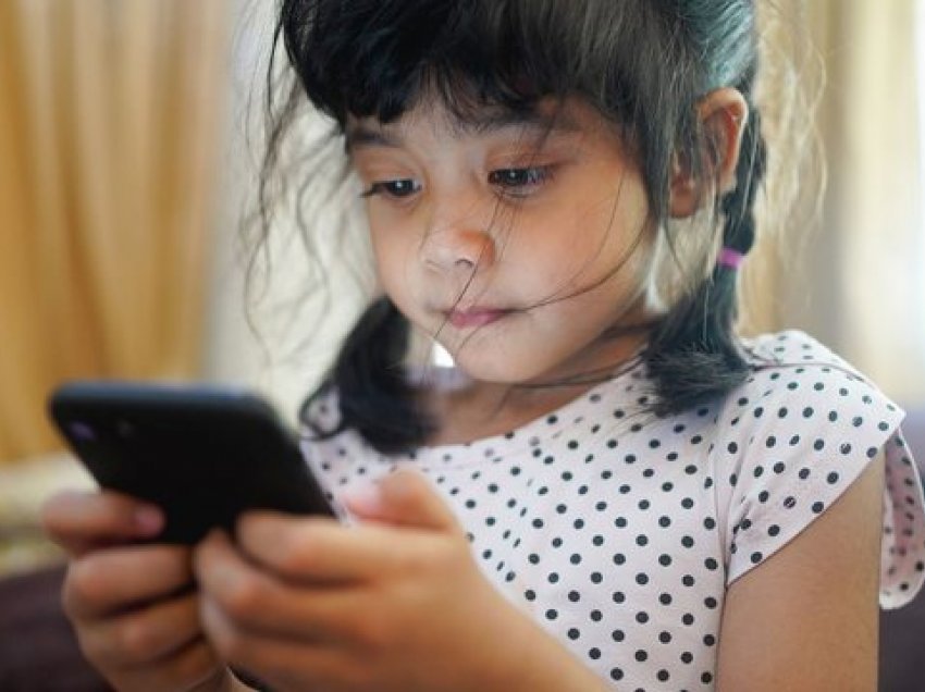 Si të shkurtojmë orarin e celularëve tek fëmijët?
