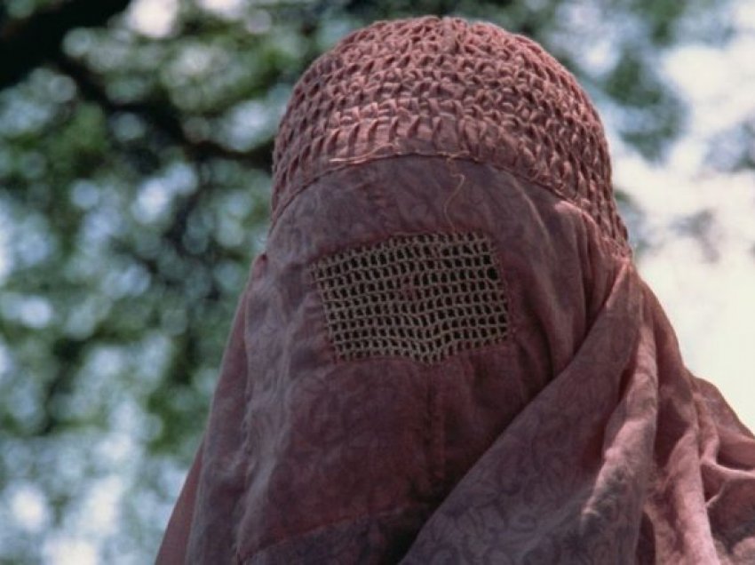 Rrëfimi i nënës vetushqyese, tregon tmerrin në Afganistan pas ardhjes në pushtet të talebanëve
