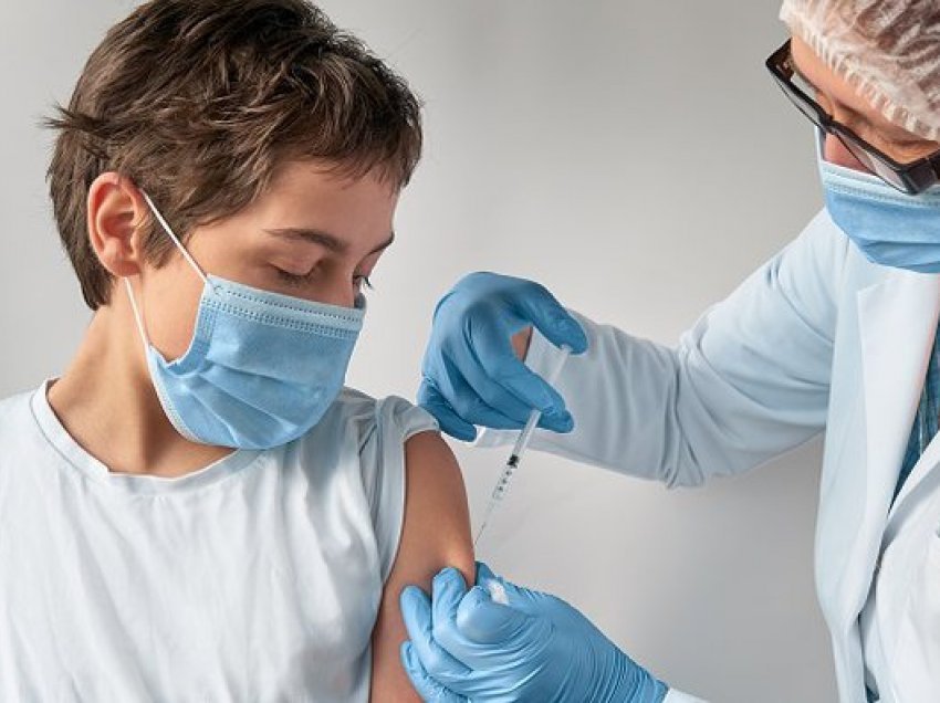 Djemtë e kësaj moshe janë më të rrezikuar nga efektet anësore të vaksinave ndaj Covid