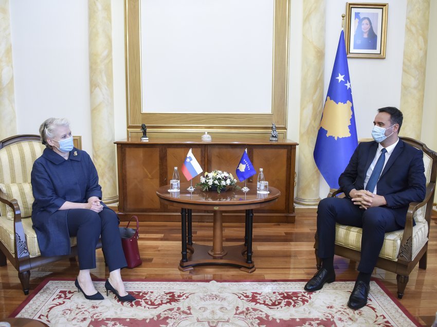 Kryekuvendari Konjufca priti në takim ambasadoren e Sllovenisë, Minca Benedejçiq