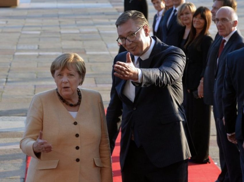 Merkel e quajti Vuçiqin njeri që mban fjalën, vjen paralajmërimi për Kosovën