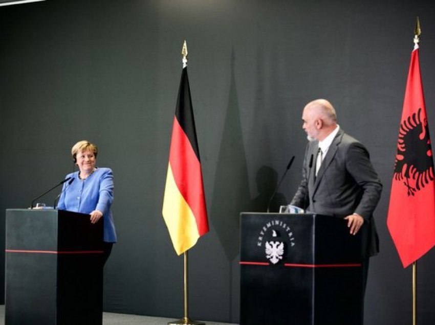 “E mirëkuptoj zhgënjimin”! Merkel e thotë në mes të Tiranës: BE duhet të mbante fjalën