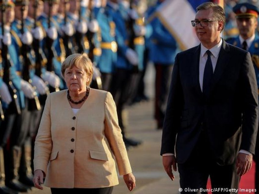 Merkel në Serbi: Të veprohet më shpejt me anëtarësimin