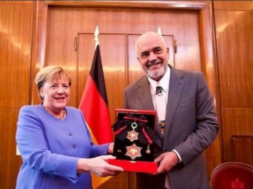 “Danke Angela” – Rama nderon Merkelin me medalje të veçantë