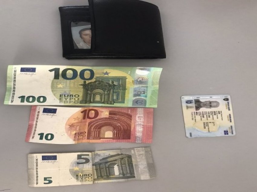 ​Polici nga Hani i Elezit dorëzon portofolin e gjetur