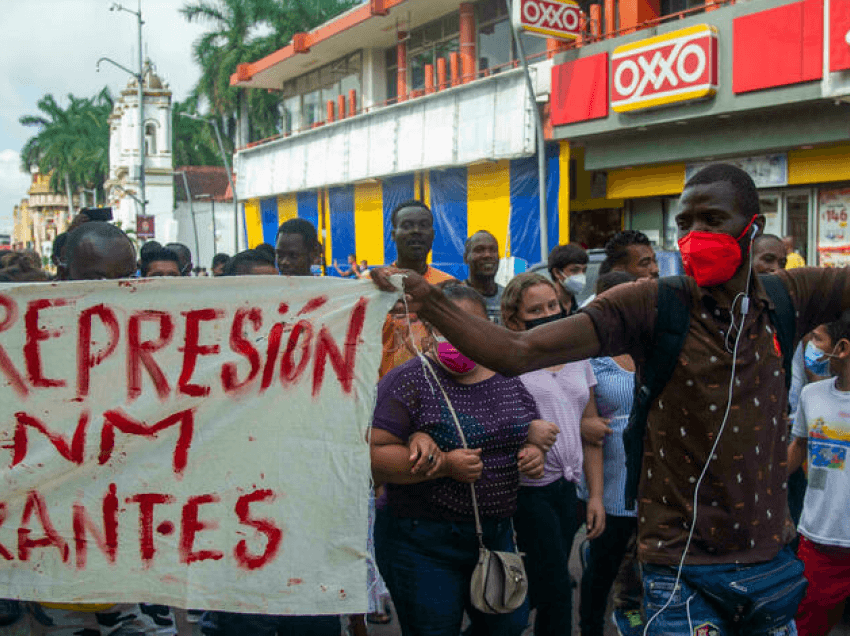 Emigrantët e bllokuar protestojnë në Meksikën jugore
