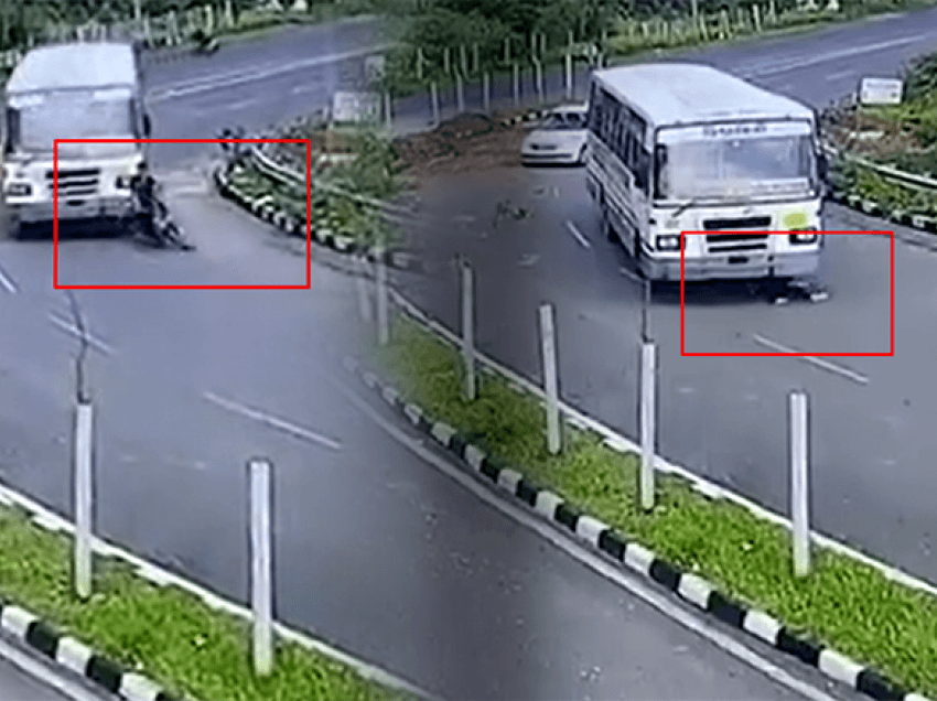 Çiklisti në Indi përplaset me autobusin dhe zhduket për disa sekonda pasi...