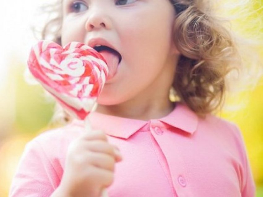 Sipas një studimi, sheqernat në moshë të hershme ndikojnë gjithë jetën tek fëmijët