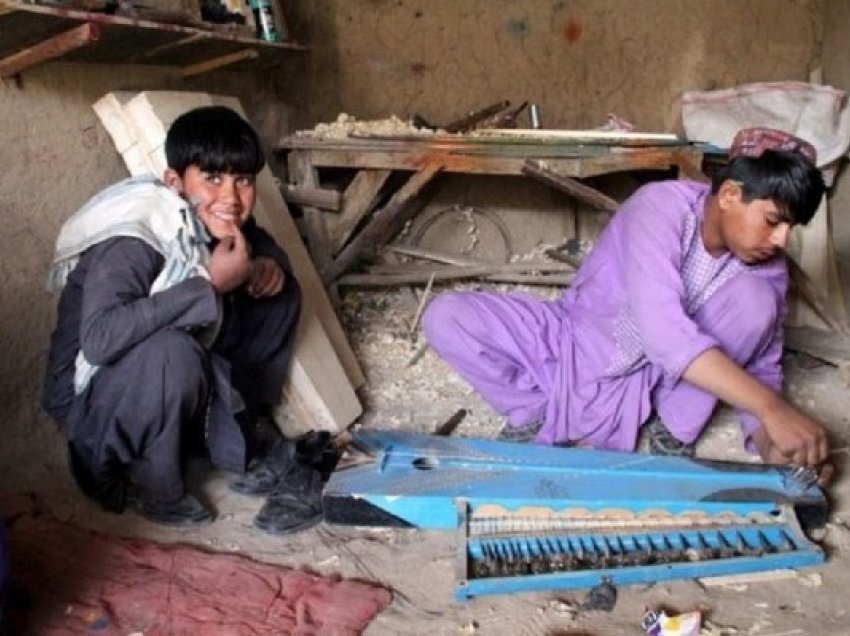 Ndodh në Afganistan: Djemtë marrin leje nga talebanët për të shkuar në shkollë