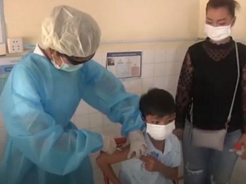 Kamboxhia vaksinon fëmijët e moshave 6 deri në 11 vjeç