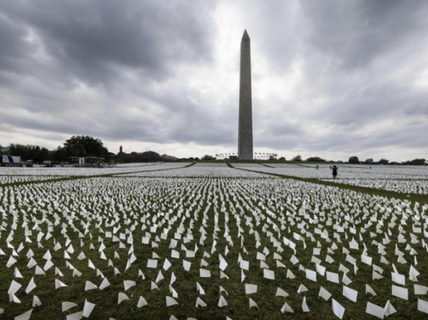 ​650 mijë flamuj të bardhë në nderim të viktimave të Covid-19 në ShBA